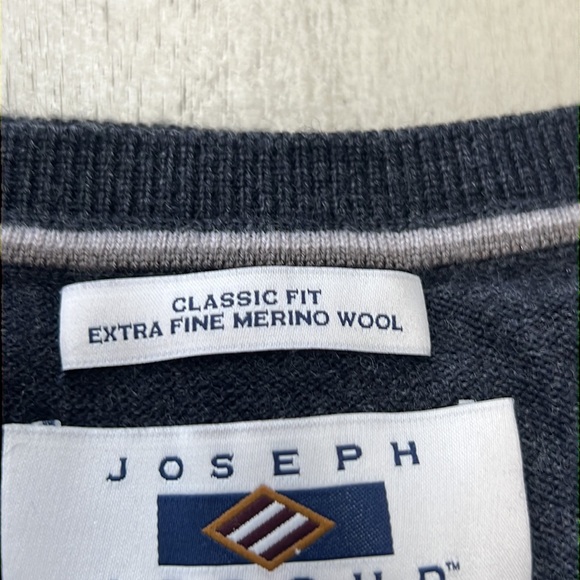 NWT - Joseph Abboud BIG and Tall Merino Wool V-Neck Sweater, Charcoal - Size 3X - Picture 9 of 9